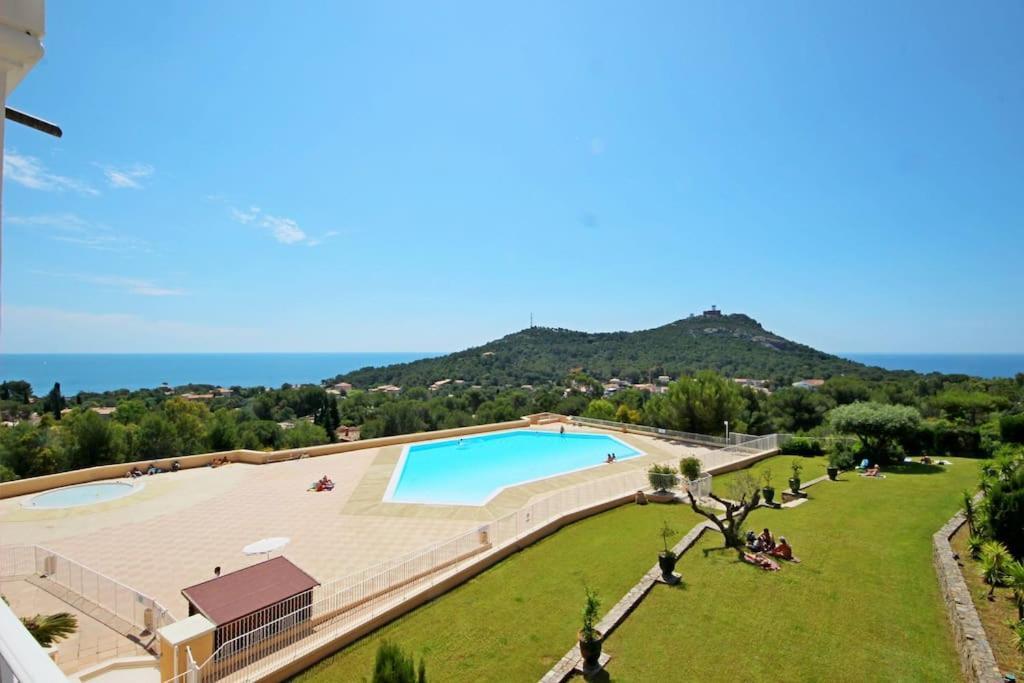 Cadre D'exception: Panoramic Sea View In Saint-raphael *