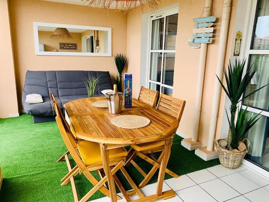 Cadre D'exception: Panoramic Sea View In Saint-raphael Apartment