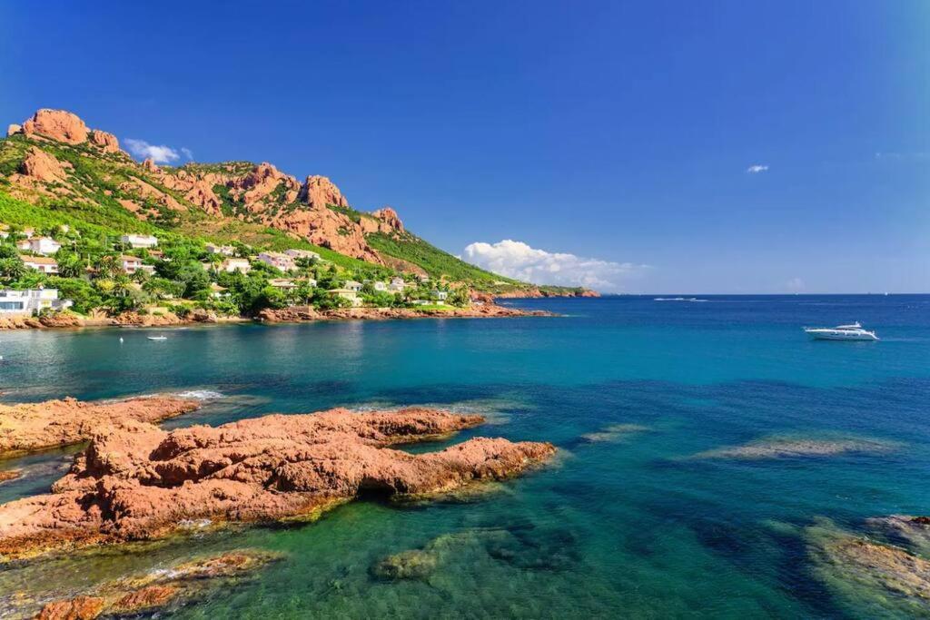 Cadre D'exception: Panoramic Sea View In Saint-raphael * Saint-Raphael (Var)
